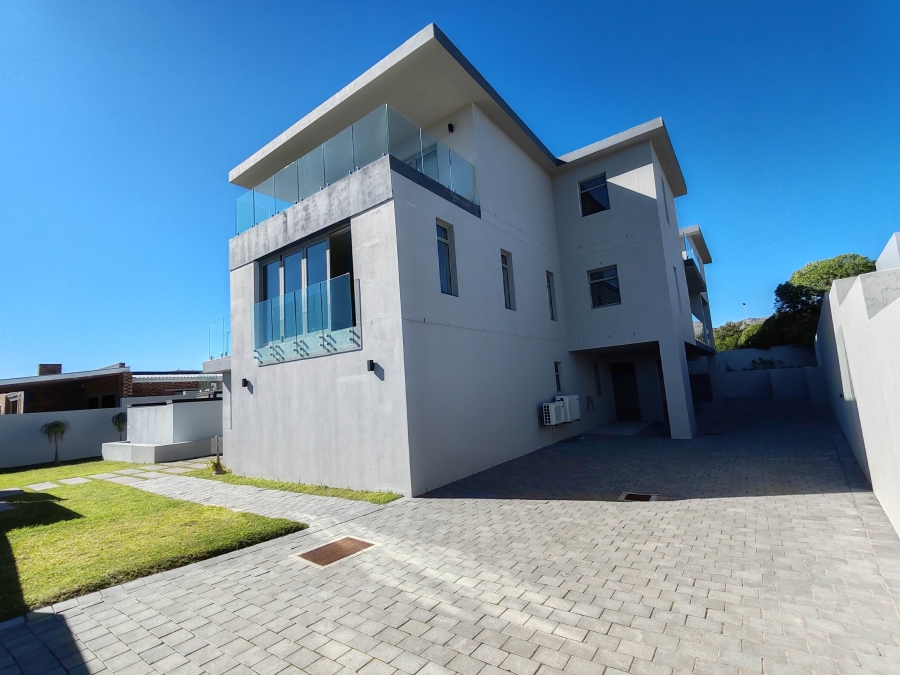 7 Bedroom Property for Sale in Perlemoenbaai Western Cape